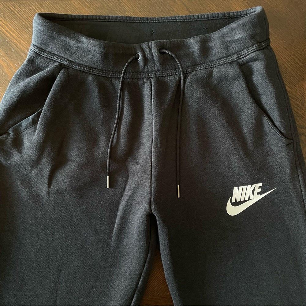 Nike women’s small jogger sweatpants